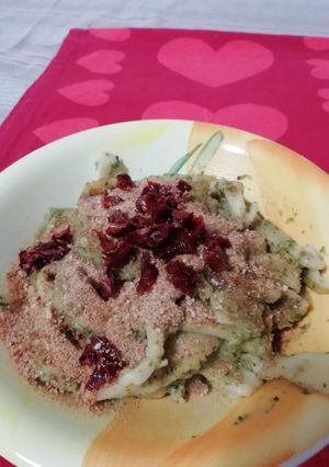 Foto di Tagliatelle ai broccoli, pomodori secchi e mollica