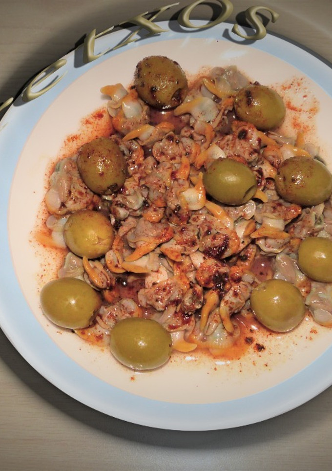 Una foto de Berberechos y su salsa