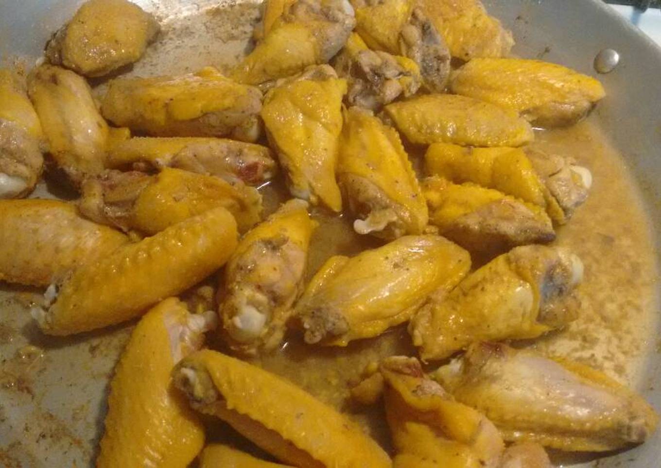 Alitas de pollo al limón con finas hierbas. ॐ