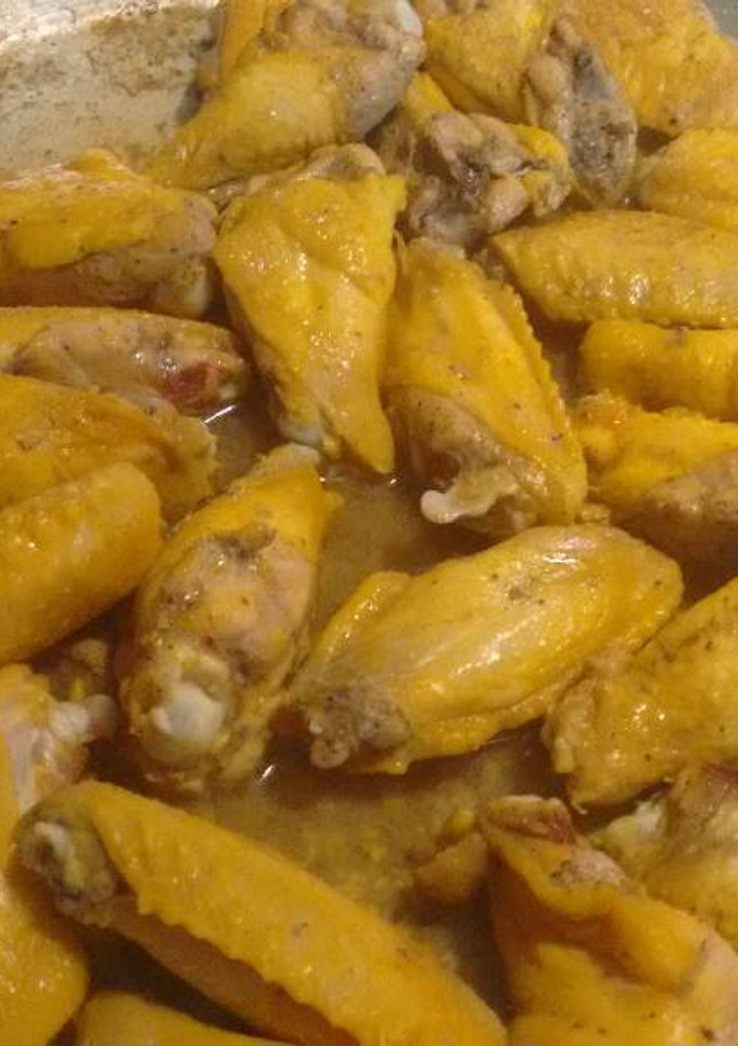 Una foto de Alitas de pollo al limón con finas hierbas. ॐ