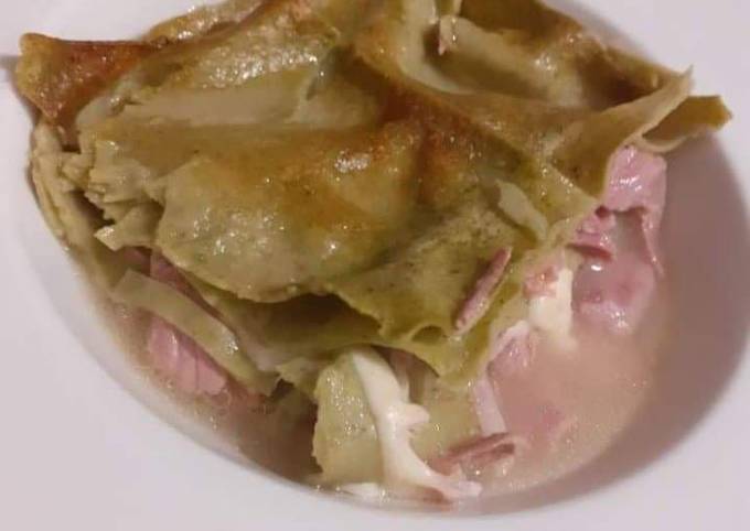 Lasagna verde, in brodo di carne mista, vitello-tacchino