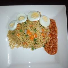 Veggies noodles with baked beans and egg A picture of Veggies noodles with baked beans and egg.