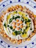 Musabaha (Msabbaha), plato de garbanzos "nadando, flotando"