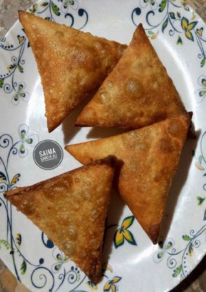 A picture of Qeemay ke samosay.