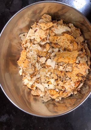 A picture of Papad churi.