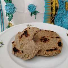 Una foto de Chapatis/pancitos sin gluten ni levadura, al sartén