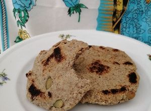 Una foto de Chapatis/pancitos sin gluten ni levadura, al sartén