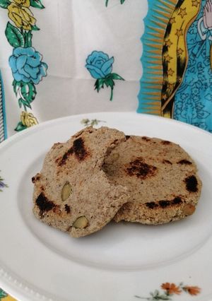 Una foto de Chapatis/pancitos sin gluten ni levadura, al sartén