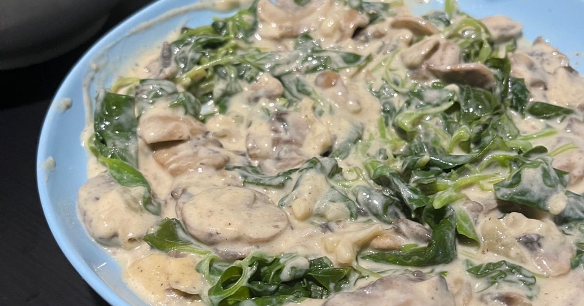 Spinach with Mushroom Sauce