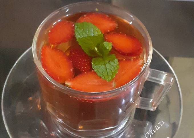 Strawberry-Mint Tea