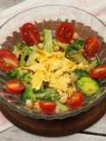 ✨🥗Bowl Tibio de Garbanzos y Brócoli con Huevo Dorado a la Cúrcuma y Tomates Cherry Frescos🥗✨