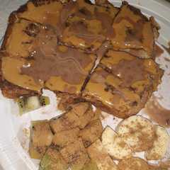 Una foto de Tostada francesa con crema de cacahuete y proteína de chocolate