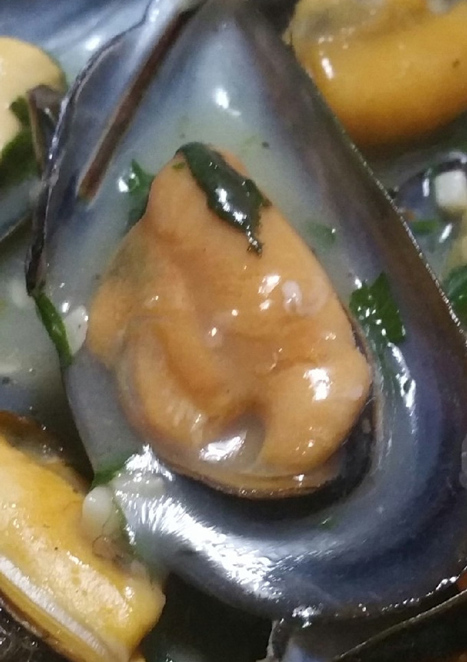 Una foto de Mejillones en salsa verde