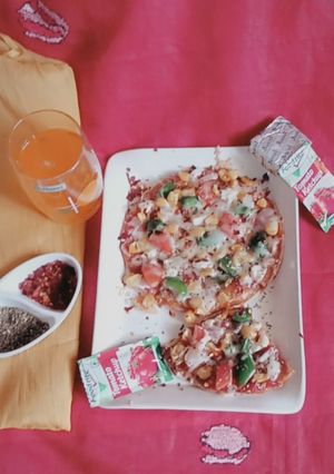 ભાખરી પીઝા (Bhakhri Pizza Recipe In Gujarati) રેસીપી મુખ્ય ફોટો