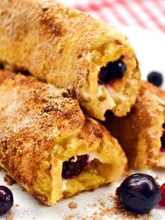 Fahéjas-gümölcsös toast tekercs recept fotója