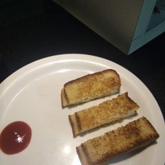 A picture of Mayonnaise garlic bread.