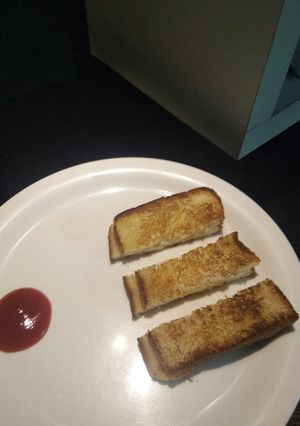 A picture of Mayonnaise garlic bread.