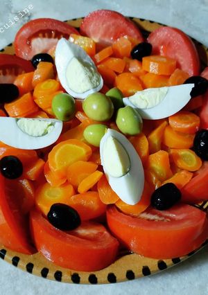Une photo de Salade carottes tomates 🥕🍅