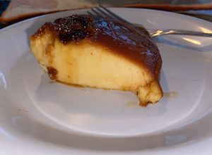 Una foto de Flan o quesillo con pasas