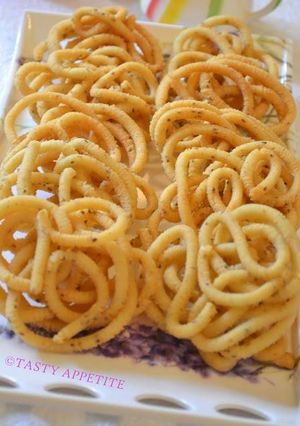 A picture of Garlic muruku.