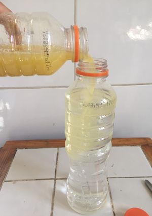 Una foto de Agua saborizada de limón y naranjas