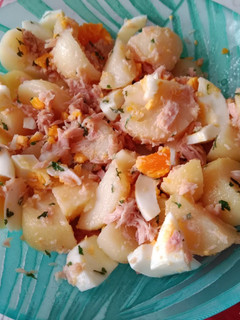 Una foto de Patatas con atún y huevo