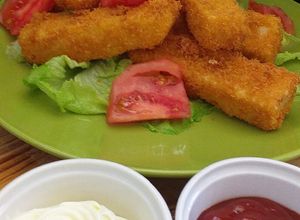Una foto de Bastoncitos de polenta en panko