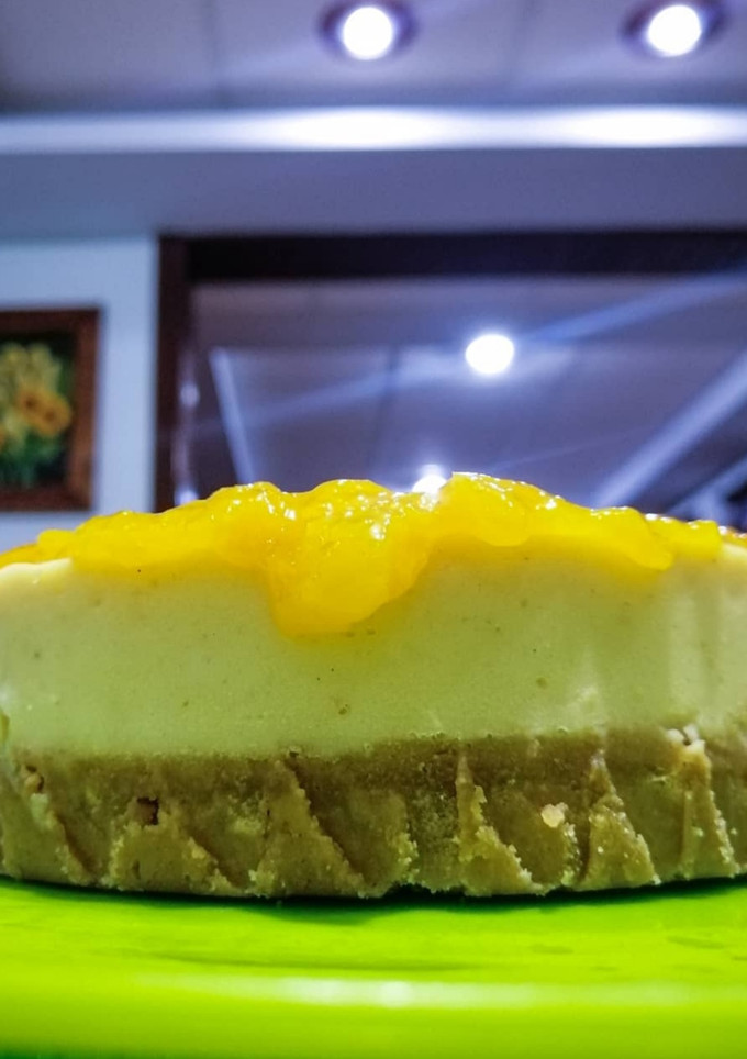 Una foto de Cheesecake c/ compota de mango y durazno