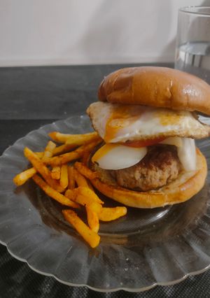 Una foto de Hamburguesa India Con patatas