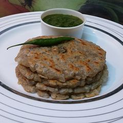 A picture of Sabudana Thalipeeth.