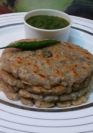 A picture of Sabudana Thalipeeth.