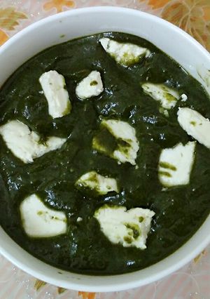 A picture of Palak panner.