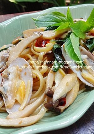 รูปของ ลินกวินีผัดหอยลายและเห็ด