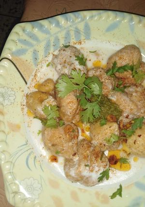 A picture of Besan k dahi baray.