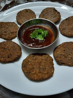 રાગી અને બાજરીના વડા (millet &finger millet vada recipie in gujr રેસીપી મુખ્ય ફોટો