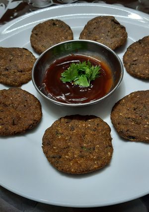 રાગી અને બાજરીના વડા (millet &finger millet vada recipie in gujr રેસીપી મુખ્ય ફોટો