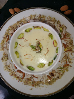 કેસરિયા ખીર (Kesariya Kheer Recipe In Gujarati) રેસીપી મુખ્ય ફોટો