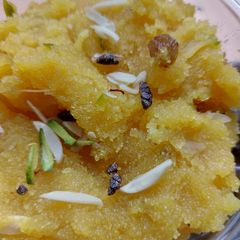 A picture of Kesar Elaichi Sheera.