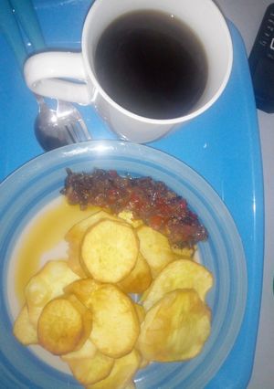 Dankalin hausa, sauce din albasa da shayin na'a na'a ainihin hoton girkin