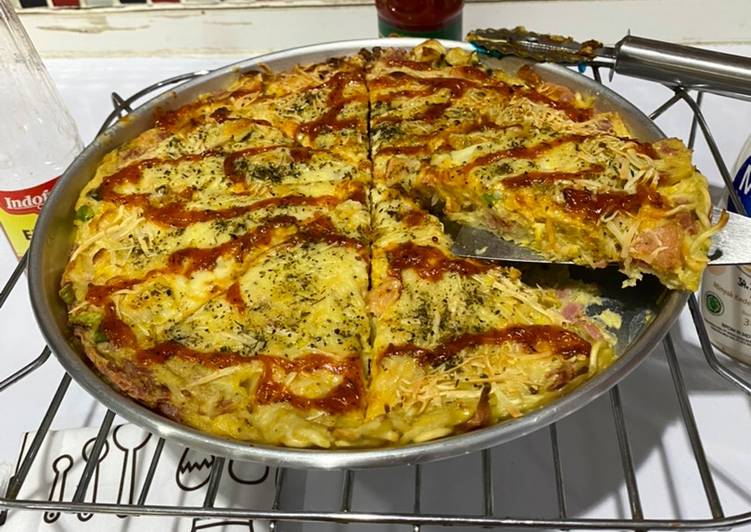 Cara Gampang Membuat Pizza Mie Telur yang Lezat