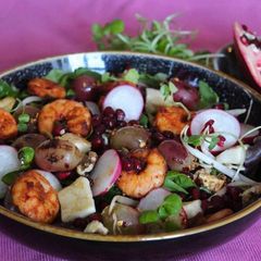 A picture of Roasted grapes with prawns and halumi salad.