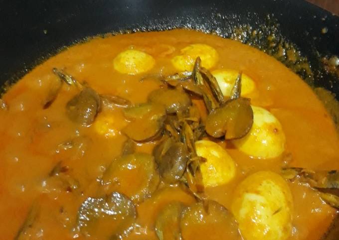 Sambalado tanak jengkol dan telur