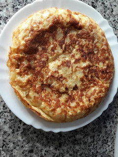 Una foto de Tortilla de patatas con cebolla