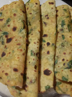 மேத்தி தேப்லா (வெந்தய கீரை தேப்லா) செய்முறை முக்கிய புகைப்படம்