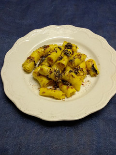 ખાંડવી (Khandvi Recipe In Gujarati) રેસીપી મુખ્ય ફોટો