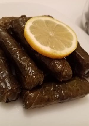 O poză a rețetei Sărmăluțe aperitive în frunză  de viță.