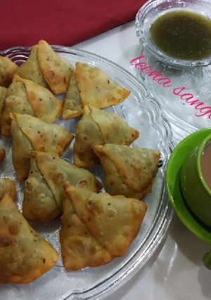 A picture of Punjabi samosa.
