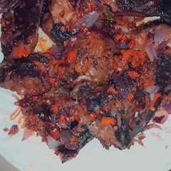 A picture of Peppered cat fish.