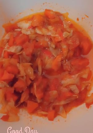 A picture of Cabbage and carrots sauce.