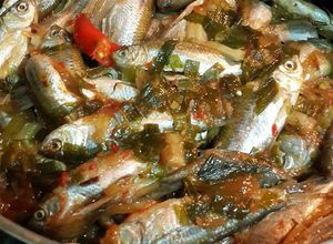 Hình của món Cá linh kho mía.